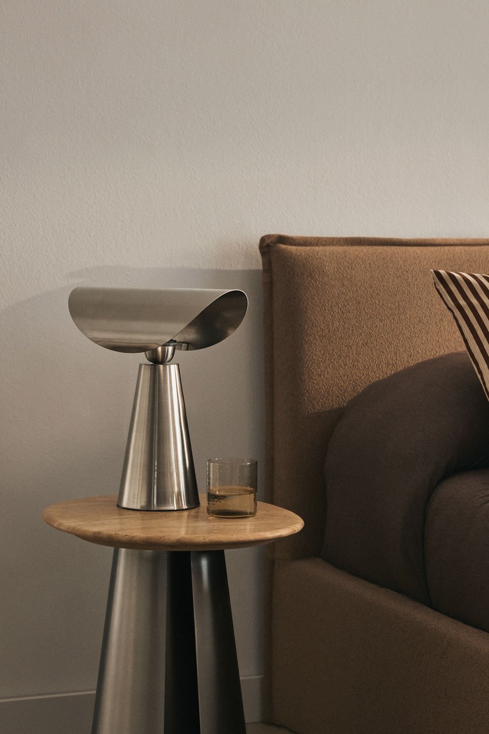 Lampe de table ↑35 cm en fer Conby, image de la galerie 1