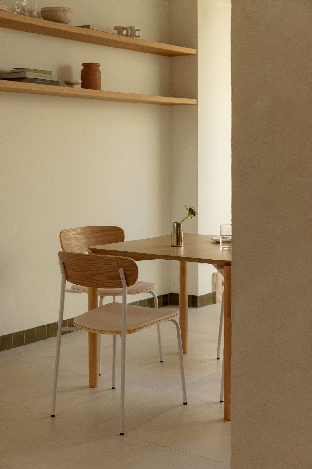 Pack de 2 chaises de salle à manger empilables en fer et bois Wilpier, image de la galerie 1
