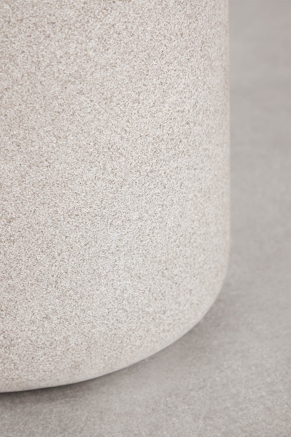 Table de chevet ronde Ø35 cm en ciment Elyndra, image de la galerie 5