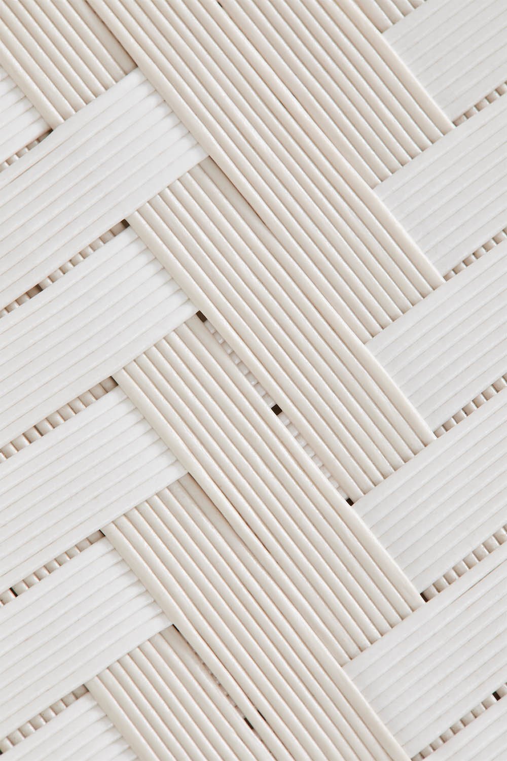 Pack de 4 tabourets hauts empilables de jardin avec dossier en aluminium et rotin synthétique Brielle Bistro, image de la galerie 6