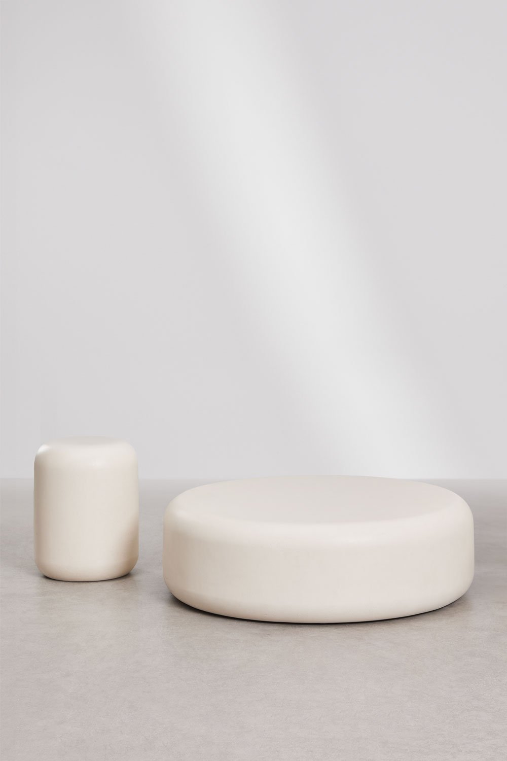 Set de 2 tables basses rondes en ciment Fonelas, image de la galerie 1