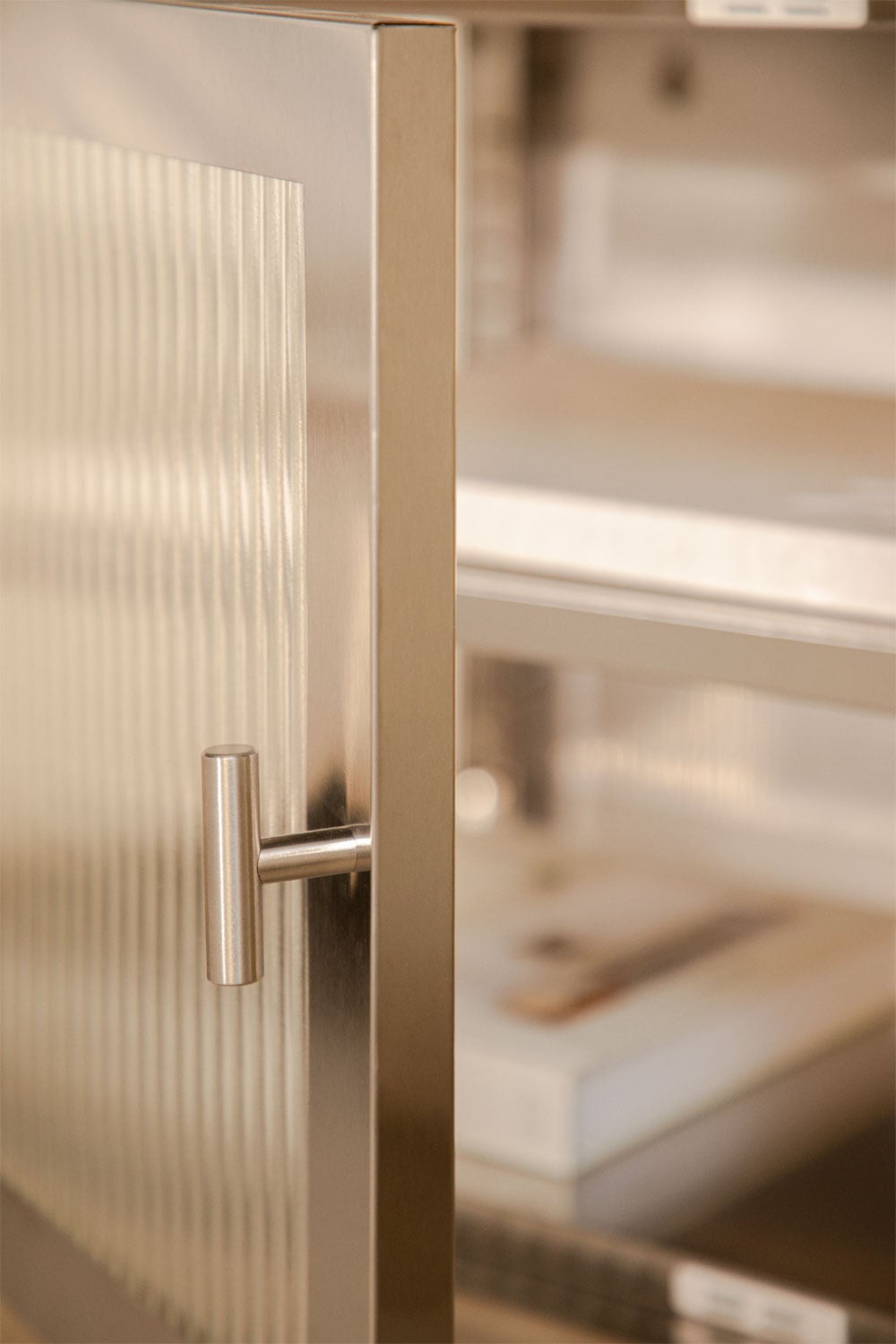 Table de chevet rectangulaire 45x40 cm en acier et verre Paoline, image de la galerie 2