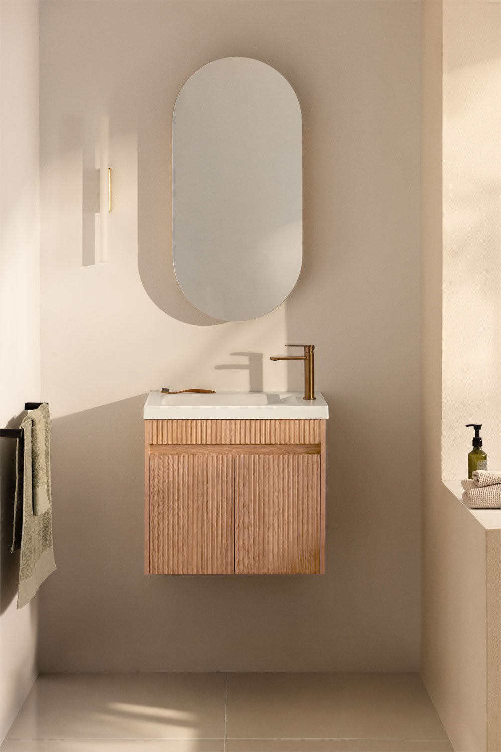 Ensemble de meuble de salle de bain suspendu en bois avec lavabo intégré Narek, image de la galerie 1