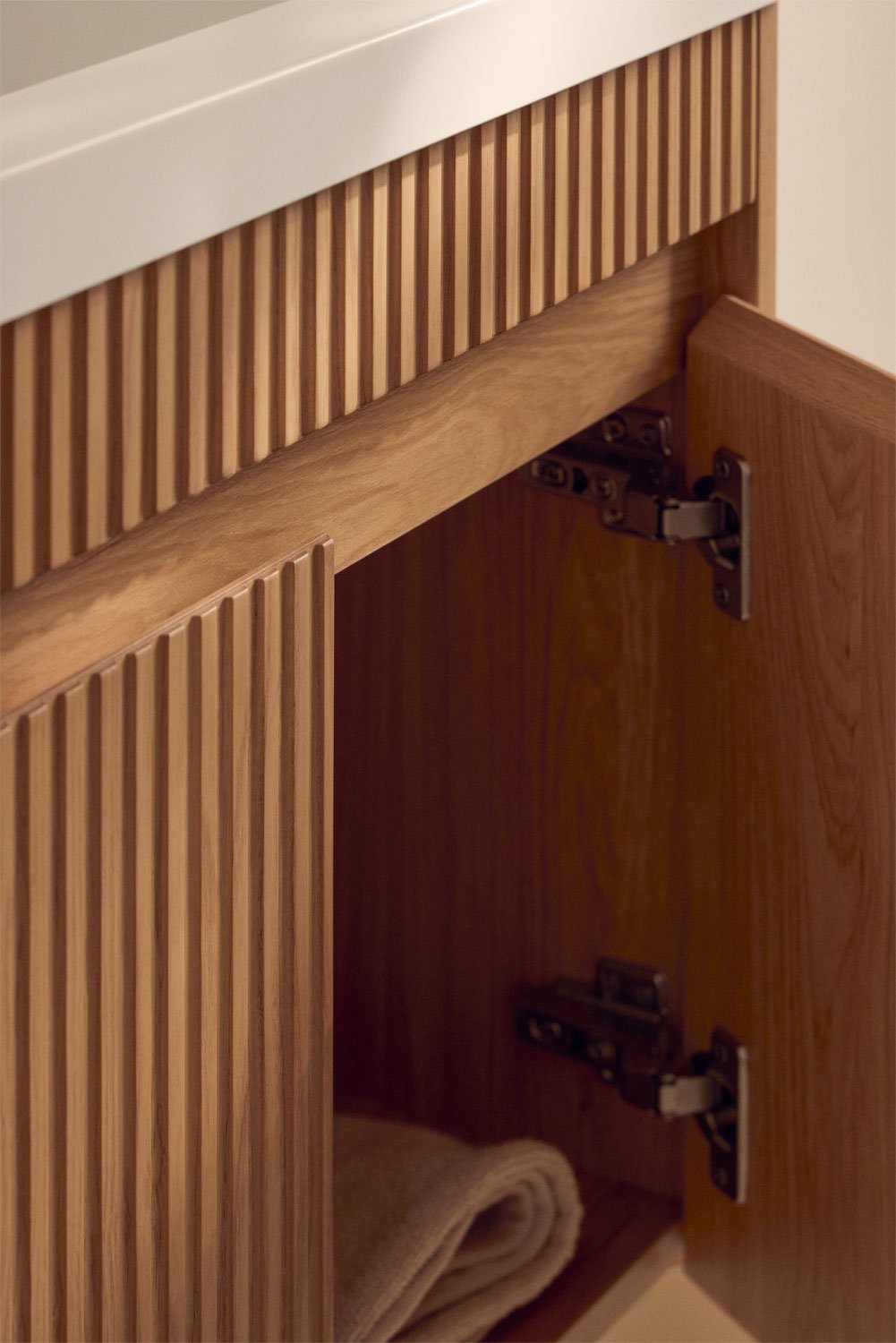 Ensemble de meuble de salle de bain suspendu en bois avec lavabo intégré Narek, image de la galerie 2