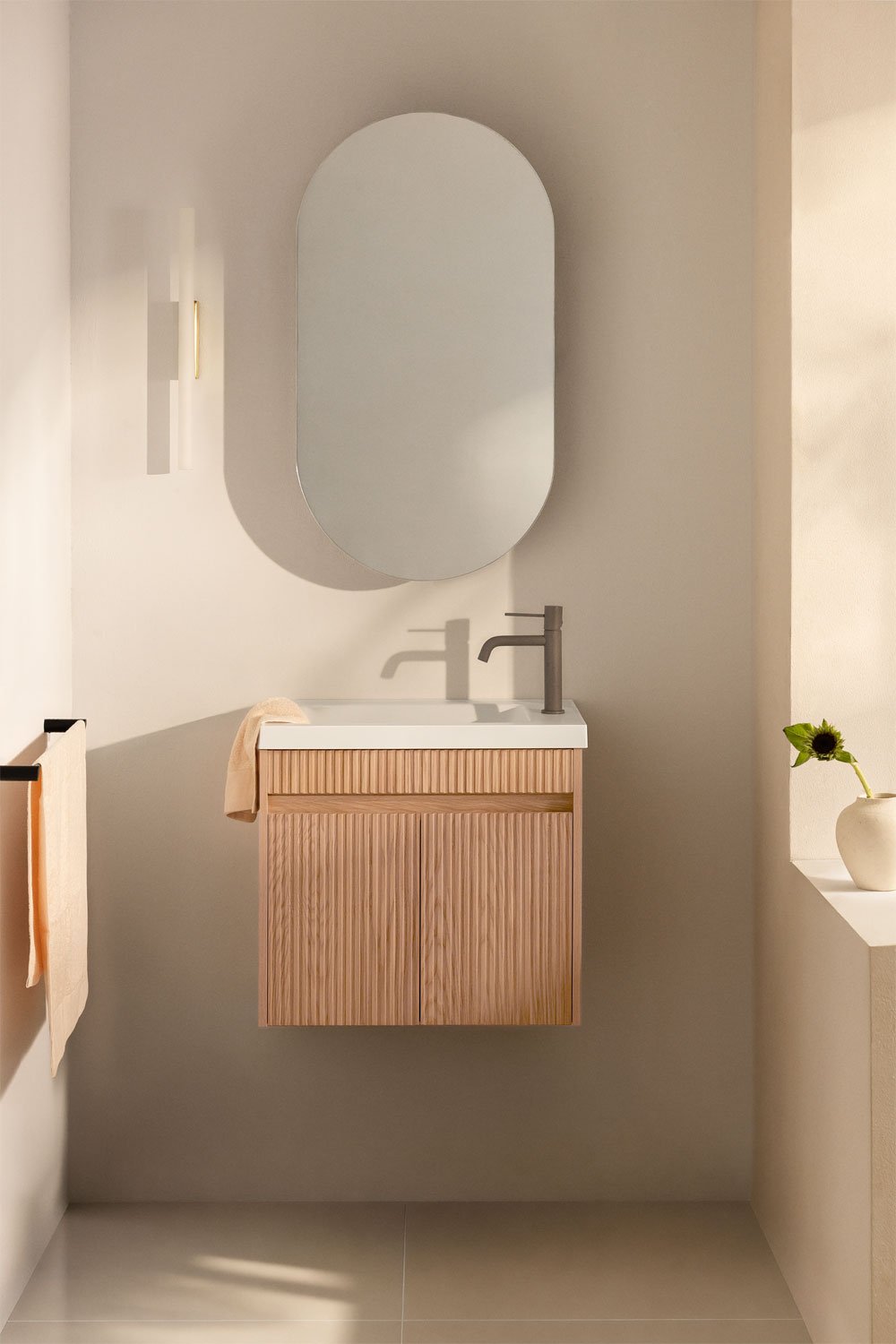 Ensemble de meuble de salle de bain suspendu en bois avec lavabo intégré Narek, image de la galerie 1