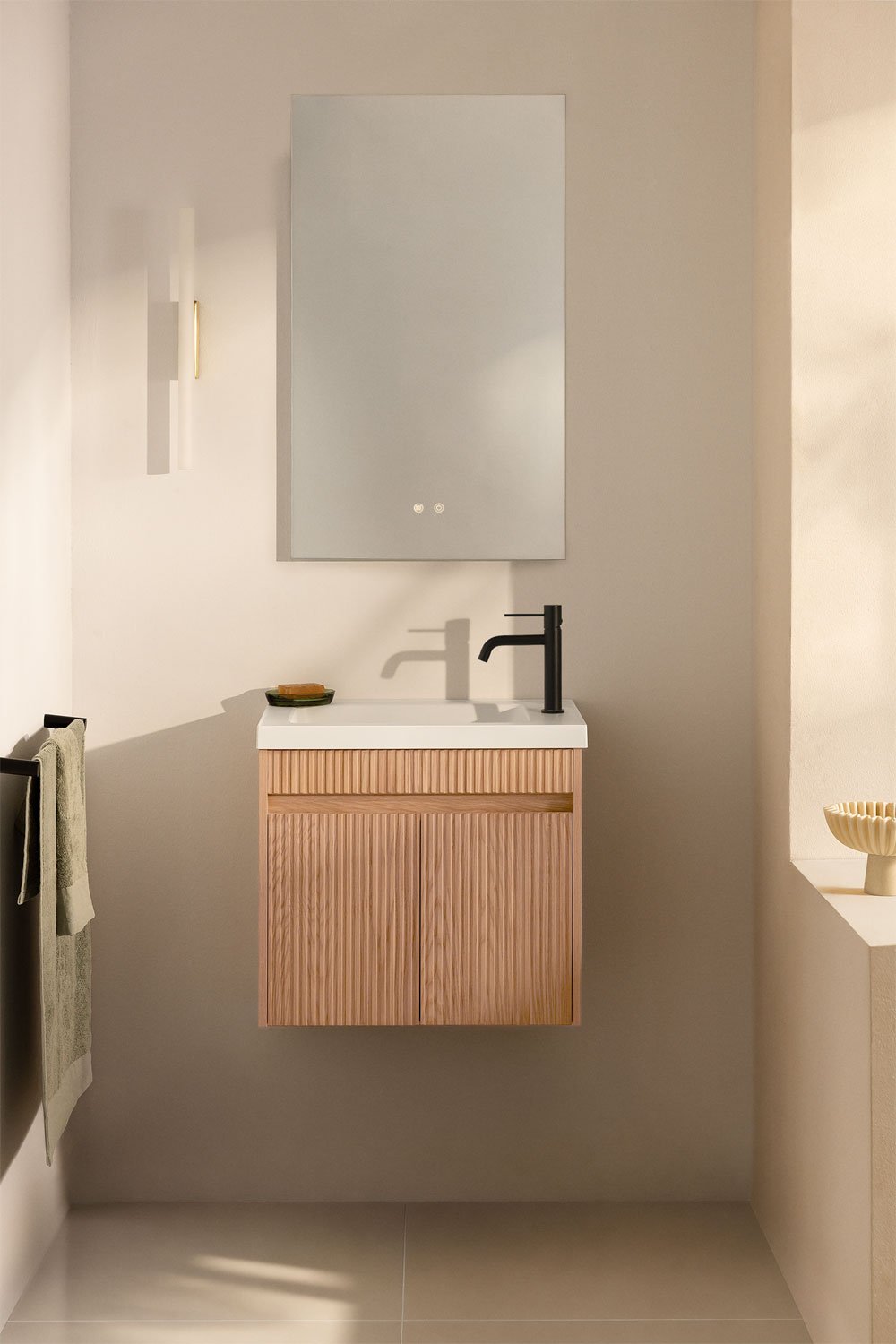 Ensemble de meuble de salle de bain suspendu en bois avec lavabo intégré Narek, image de la galerie 1