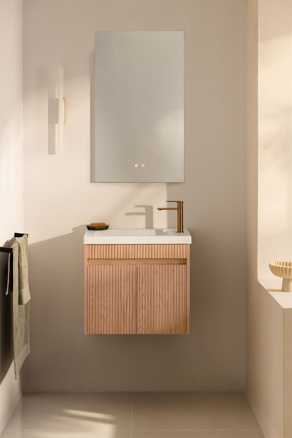 Ensemble de meuble de salle de bain suspendu en bois avec lavabo intégré Narek, image de la galerie 1