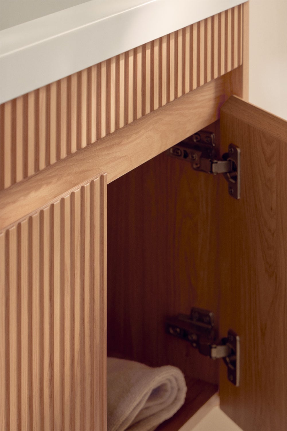 Ensemble de meuble de salle de bain suspendu en bois avec lavabo intégré Narek, image de la galerie 2