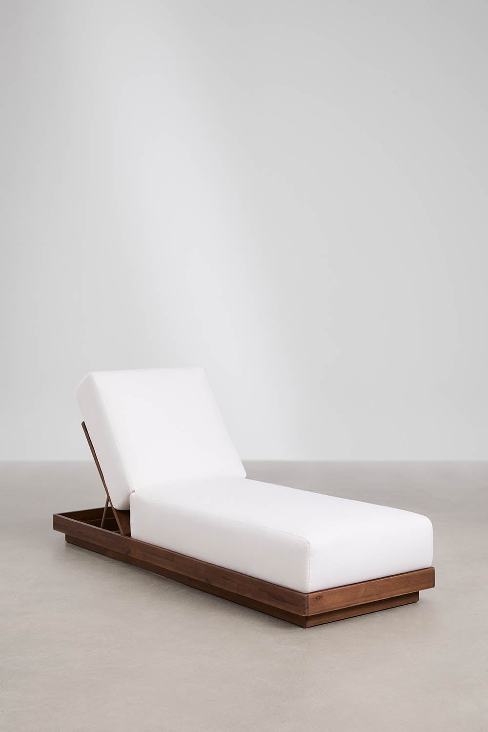 Chaise longue inclinable en bois d'acacia Lecia , image de la galerie 3