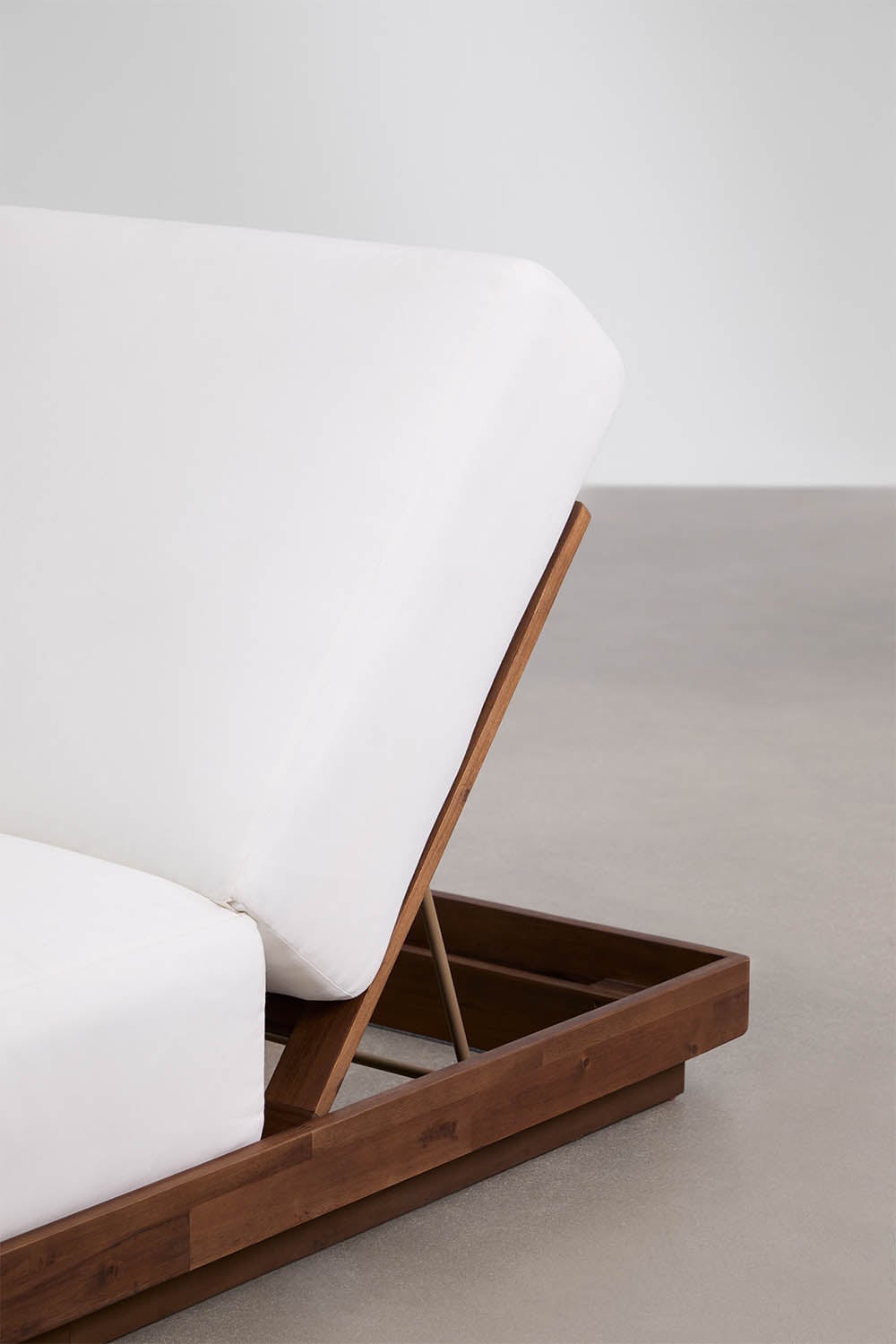 Chaise longue inclinable en bois d'acacia Lecia , image de la galerie 7