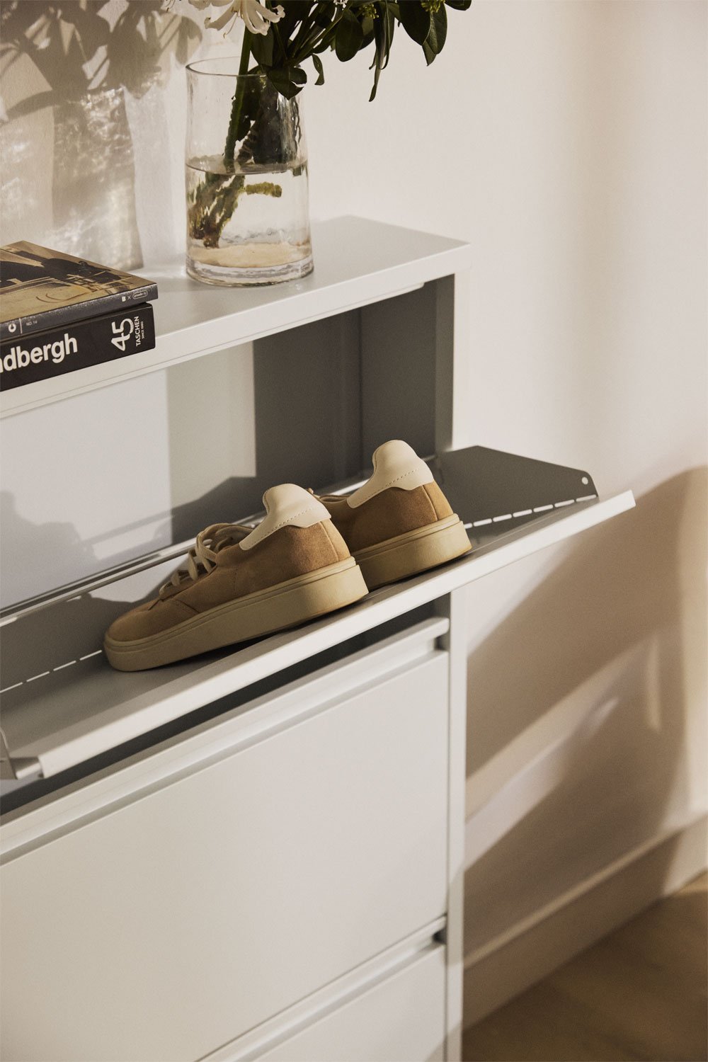 Étagère à chaussures en acier Logan, image de la galerie 2