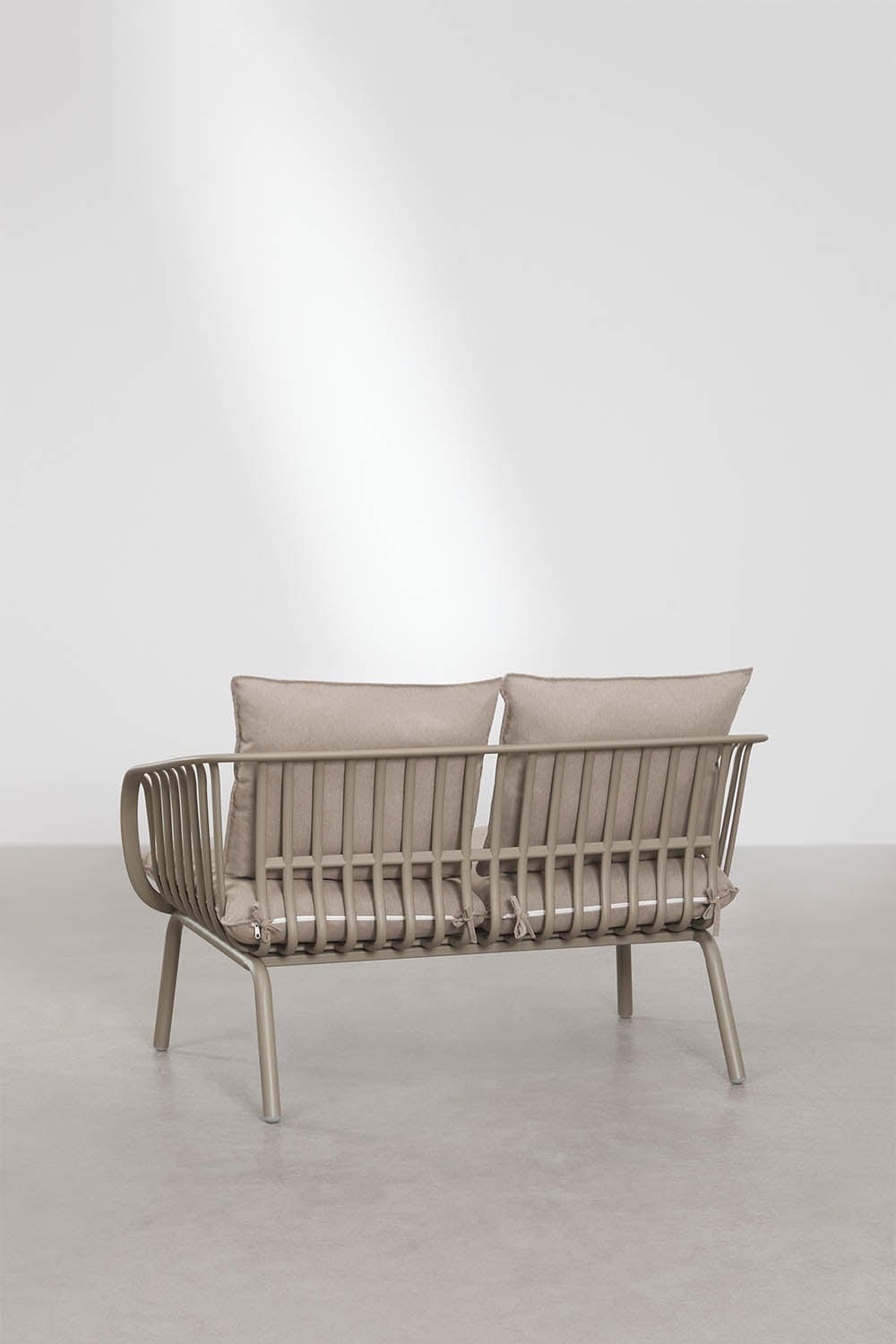 Ensemble de jardin avec canapé 2 places, 2 fauteuils et 2 tables basses en acier et polypropylène Aradina, image de la galerie 3