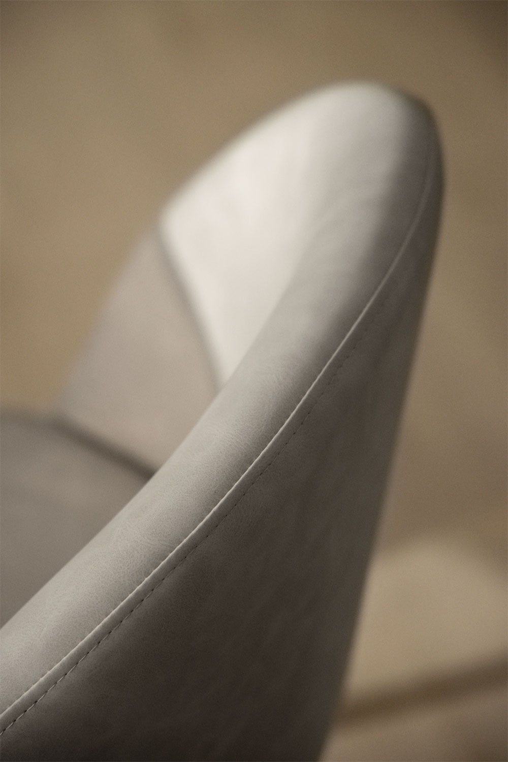 Pack de 4 chaises de salle à manger rembourrées en similicuir Kana, image de la galerie 2