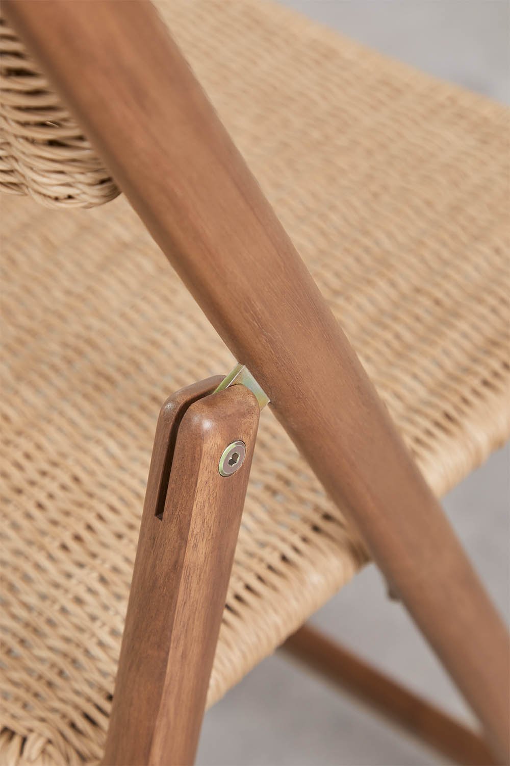 Pack de 4 chaises de salle à manger pliantes en rotin synthétique et bois d'acacia Zayma, image de la galerie 4