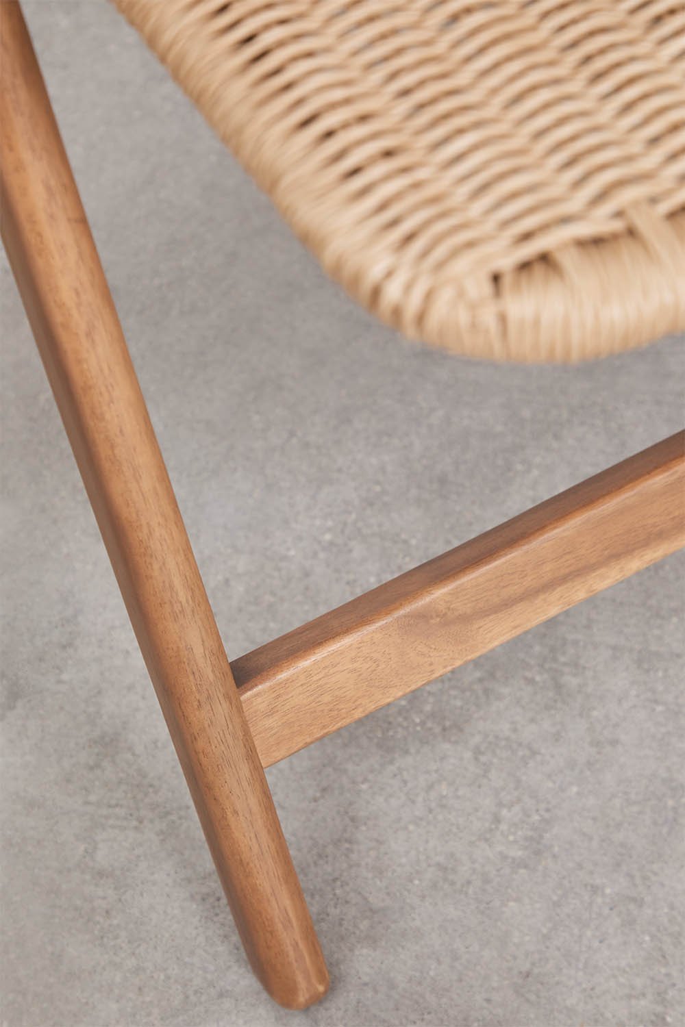 Pack de 4 chaises de salle à manger pliantes en rotin synthétique et bois d'acacia Zayma, image de la galerie 5