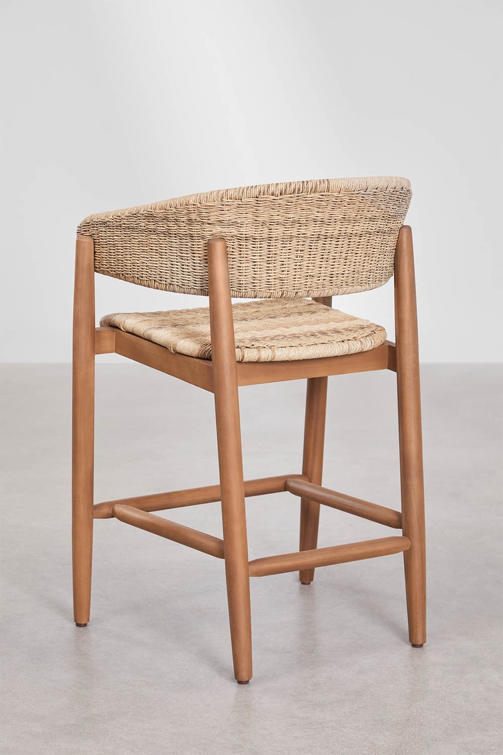 Pack de 4 tabourets hauts en bois d'acacia et rotin synthétique Ribeira, image de la galerie 3