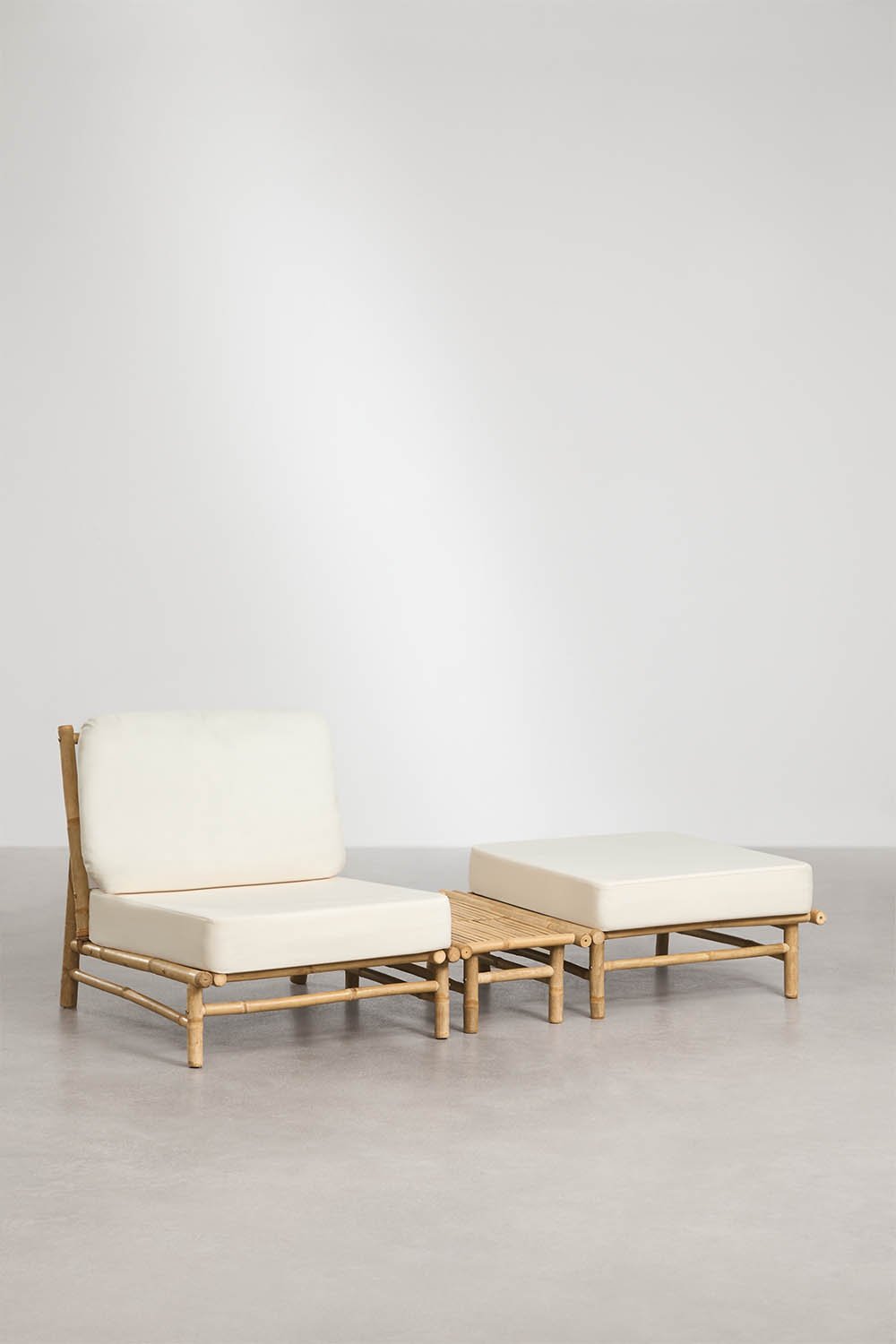 Ensemble de jardin avec fauteuil, pouf et table d'appoint rectangulaire 75x40 cm en bambou Isendra, image de la galerie 3