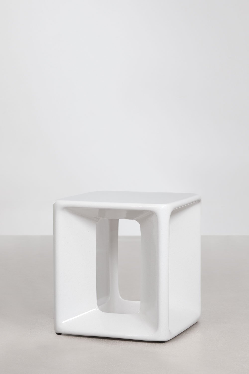 Table d'appoint carrée Lilou 40x40 cm en ciment et fibre de verre, image de la galerie 4