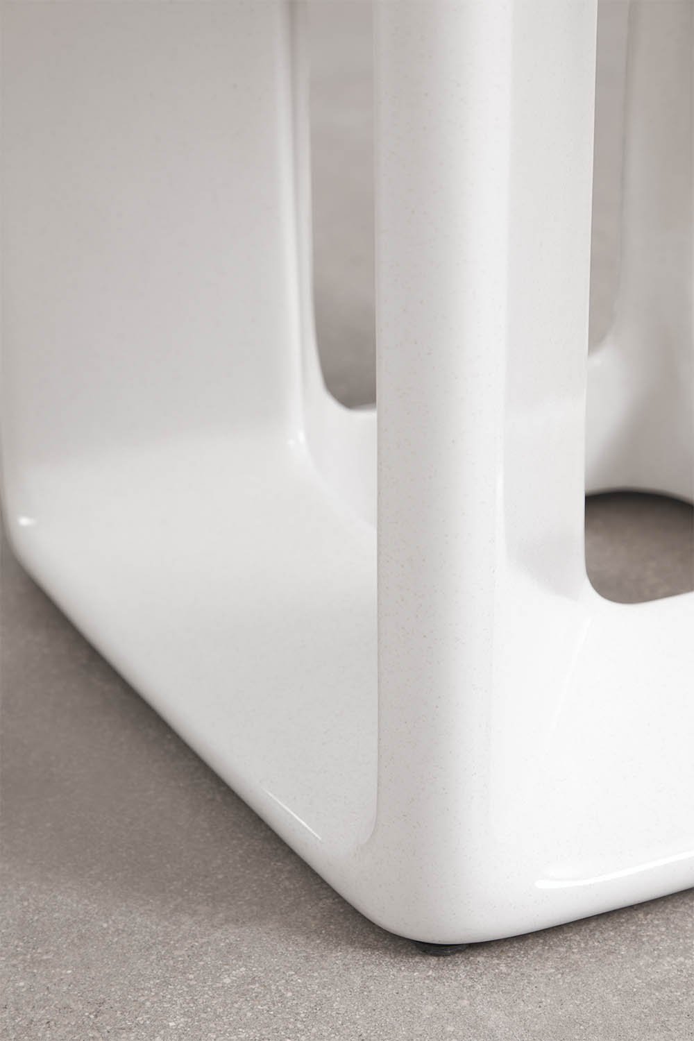 Table d'appoint carrée Lilou 40x40 cm en ciment et fibre de verre, image de la galerie 6