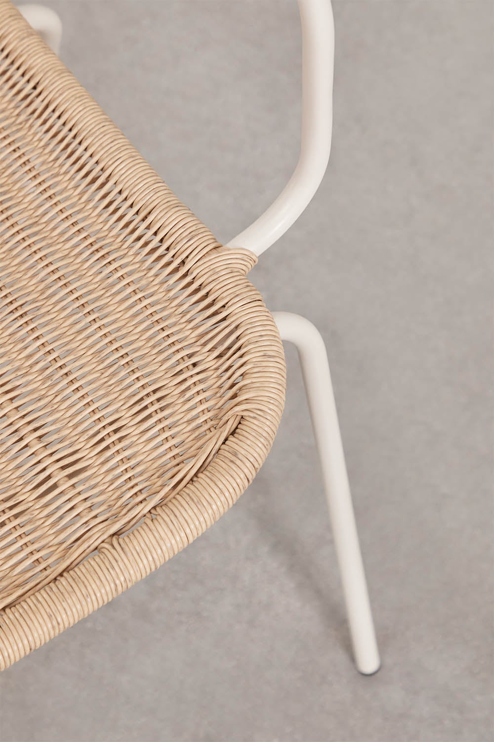 Pack de 2 chaises de jardin empilables avec accoudoirs en rotin synthétique Reiven, image de la galerie 7