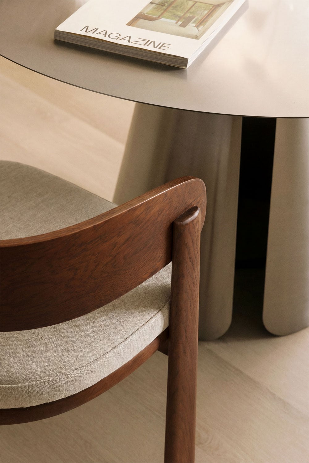 Pack de 4 chaises de salle à manger avec accoudoirs en bois de chêne et revêtement Olea Signature, image de la galerie 2