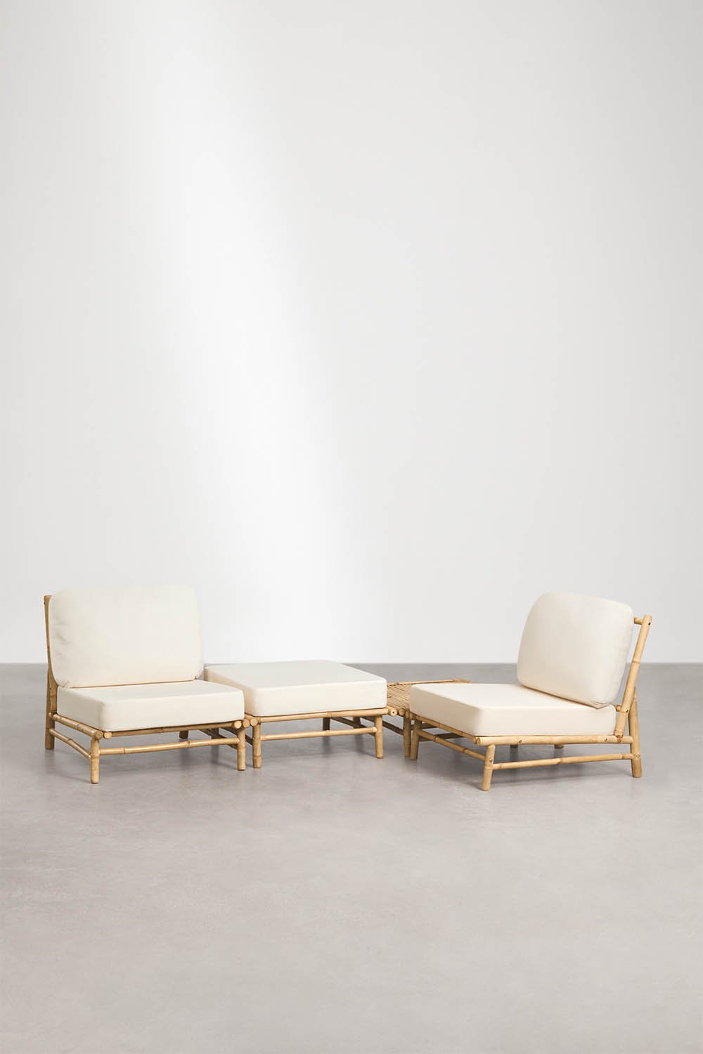 Ensemble de jardin avec 2 fauteuils, pouf et table basse carrée 75x75 cm en bambou Isendra, image de la galerie 1