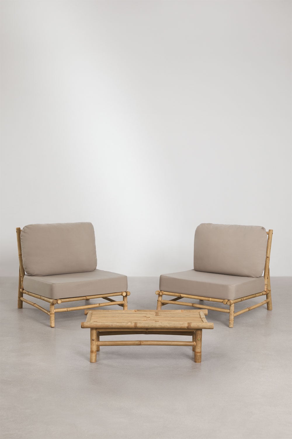 Ensemble de jardin avec 2 fauteuils et table d'appoint rectangulaire 75x40 cm en bambou Isendra, image de la galerie 1