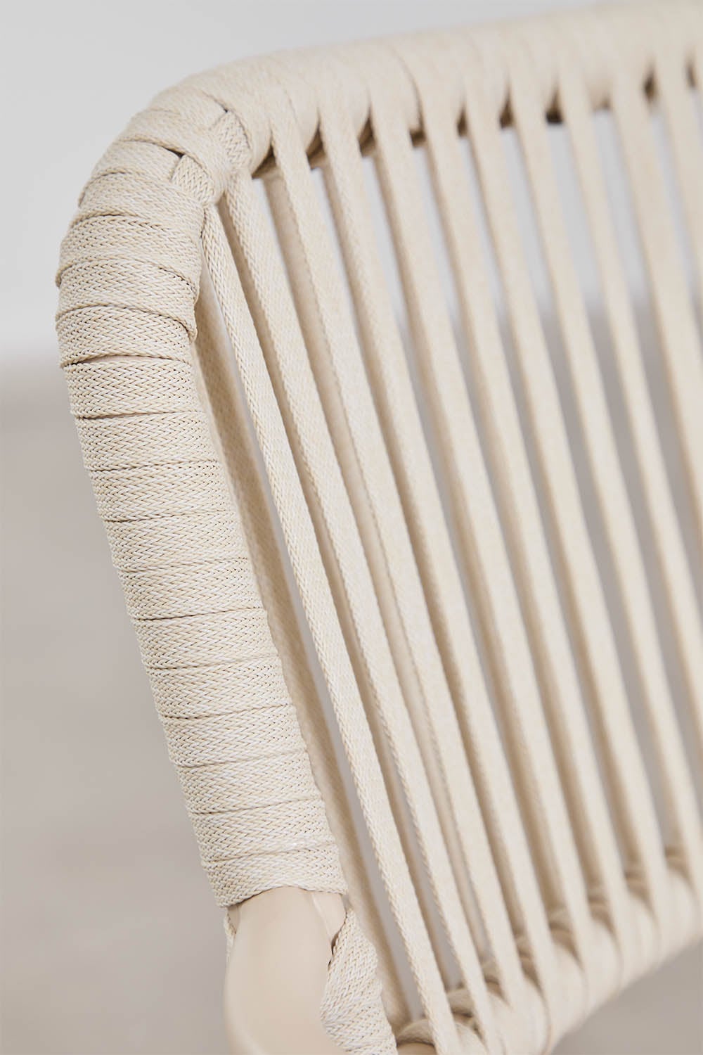 Pack de 4 chaises de salle à manger empilables avec accoudoirs en corde tressée Arhiza, image de la galerie 4