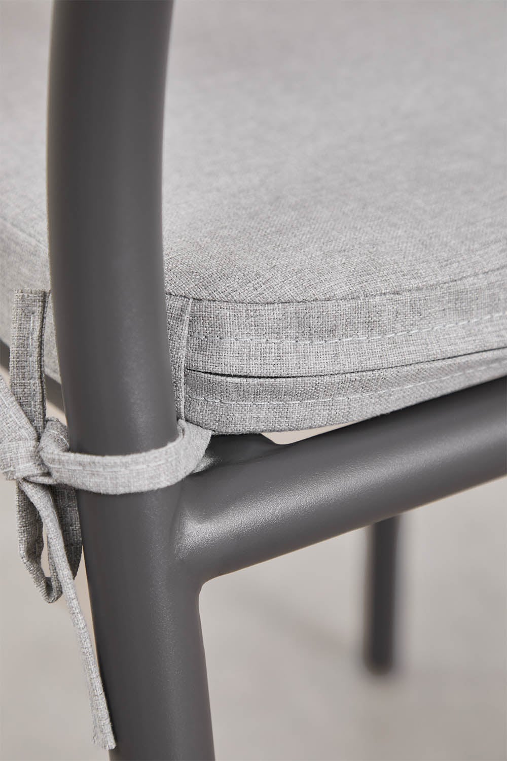 Pack de 4 chaises de salle à manger empilables avec accoudoirs en corde tressée Arhiza, image de la galerie 7