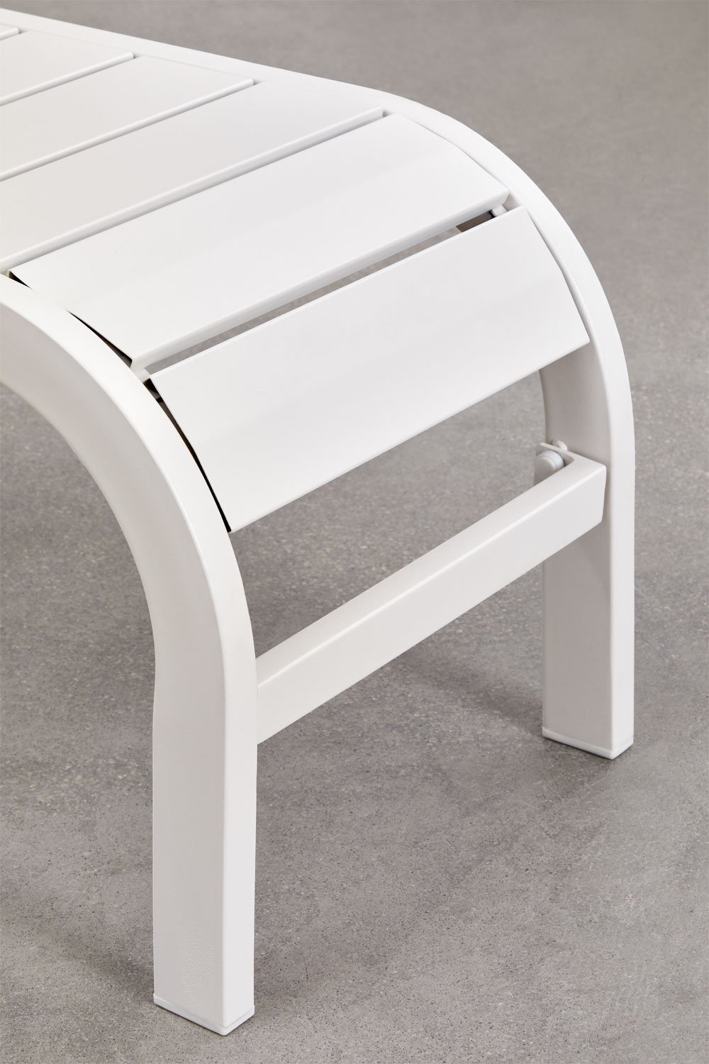 Table d'appoint pour chaise longue en acier Marietta, image de la galerie 3