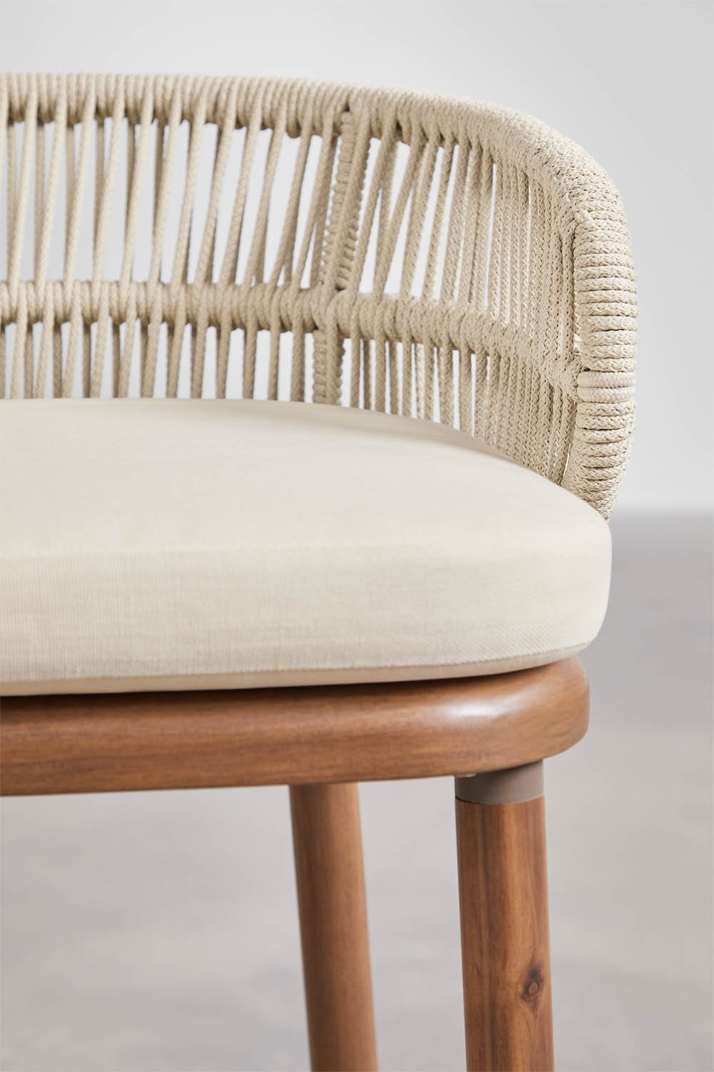 Pack de 4 tabourets hauts en bois d'acacia et corde tressée Capri, image de la galerie 4