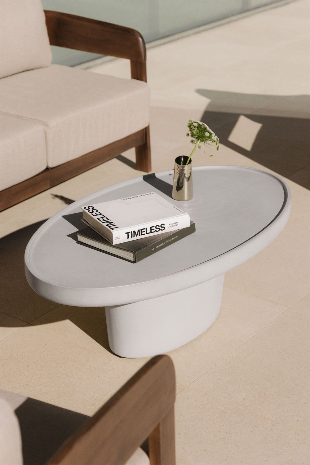 Table basse de jardin ovale 110x60 cm en ciment Darwys, image de la galerie 7