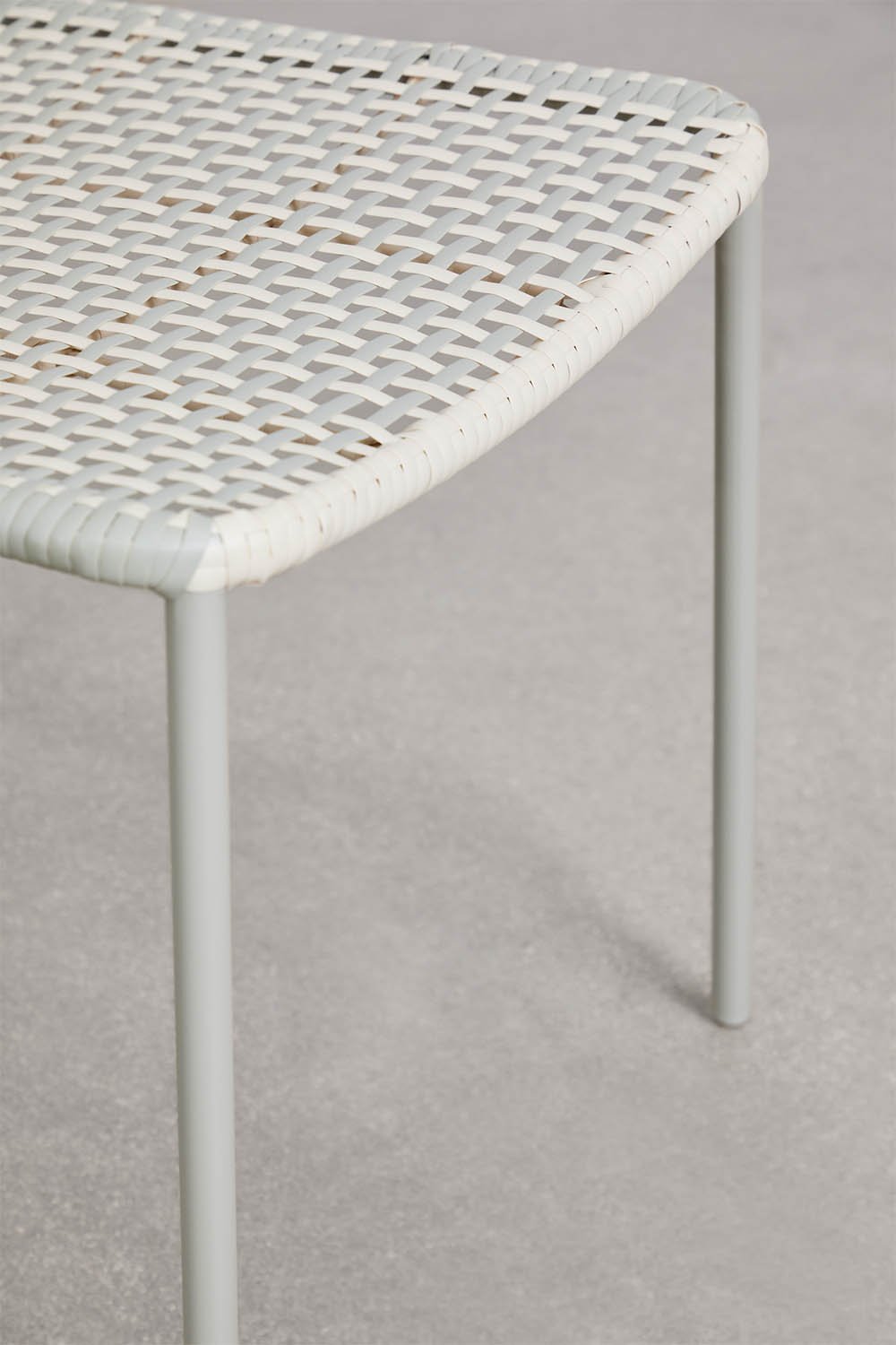 Pack de 2 chaises de salle à manger empilables en acier et rotin synthétique Veyra, image de la galerie 5