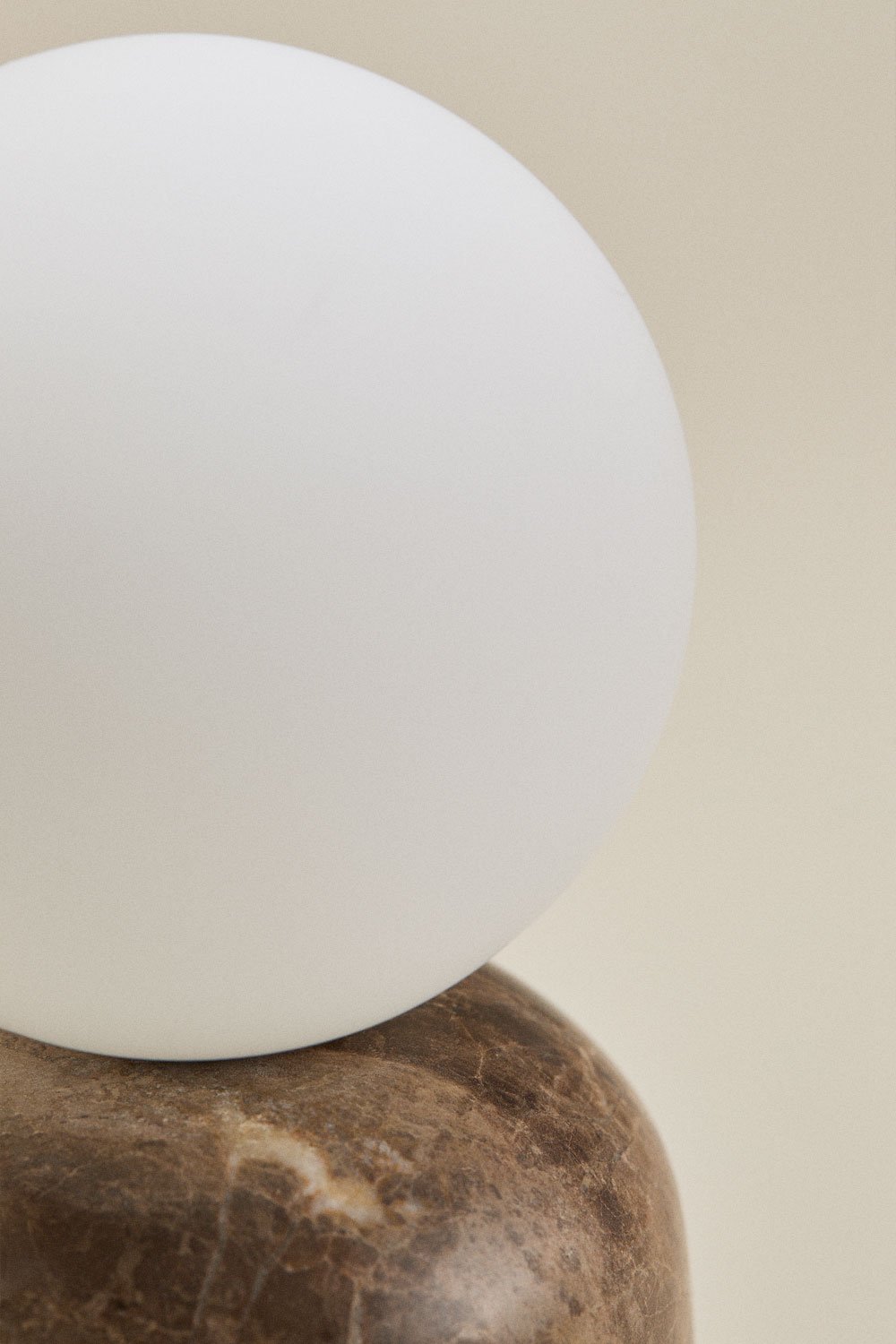 Lampe de table en pierre naturelle Tumkur, image de la galerie 5