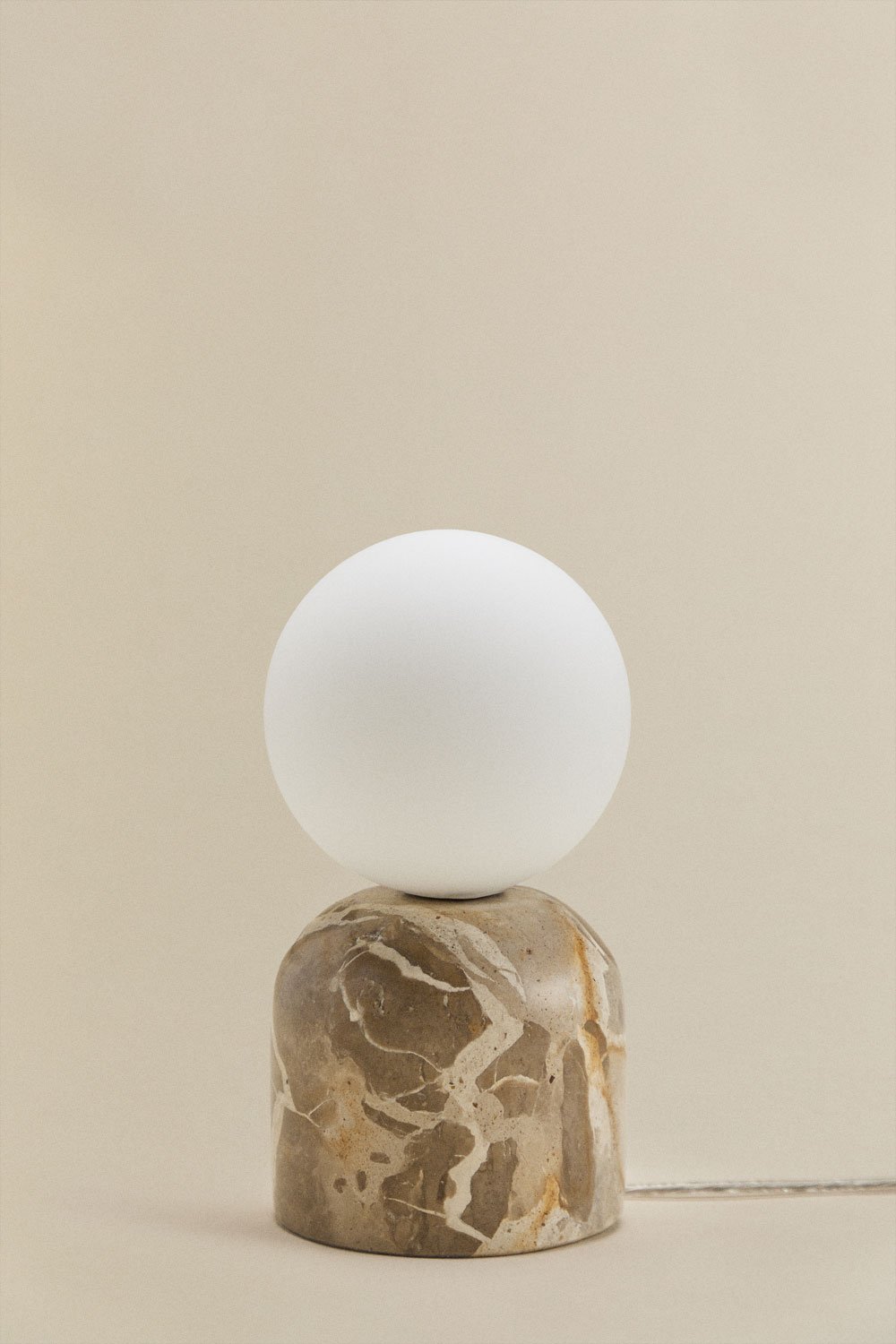 Lampe de table en pierre naturelle Tumkur, image de la galerie 3