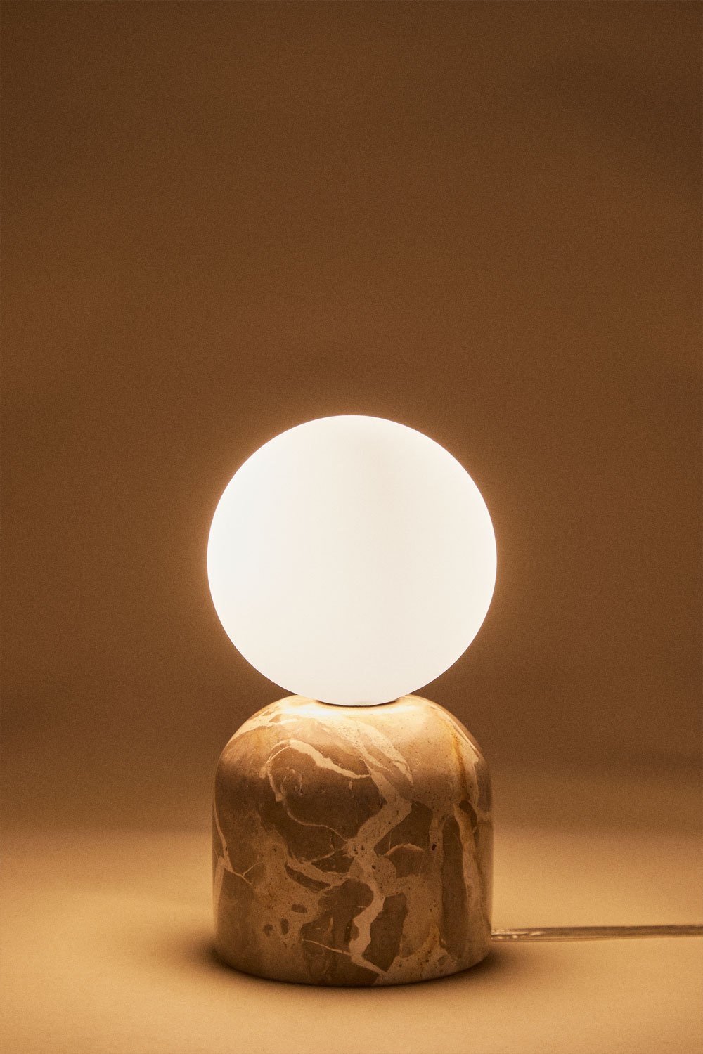 Lampe de table en pierre naturelle Tumkur, image de la galerie 4