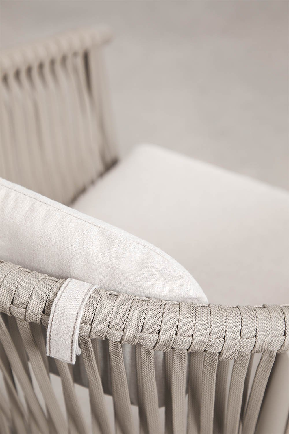 Chaise de jardin empilable avec accoudoirs en aluminium et corde tressée Ondina, image de la galerie 5