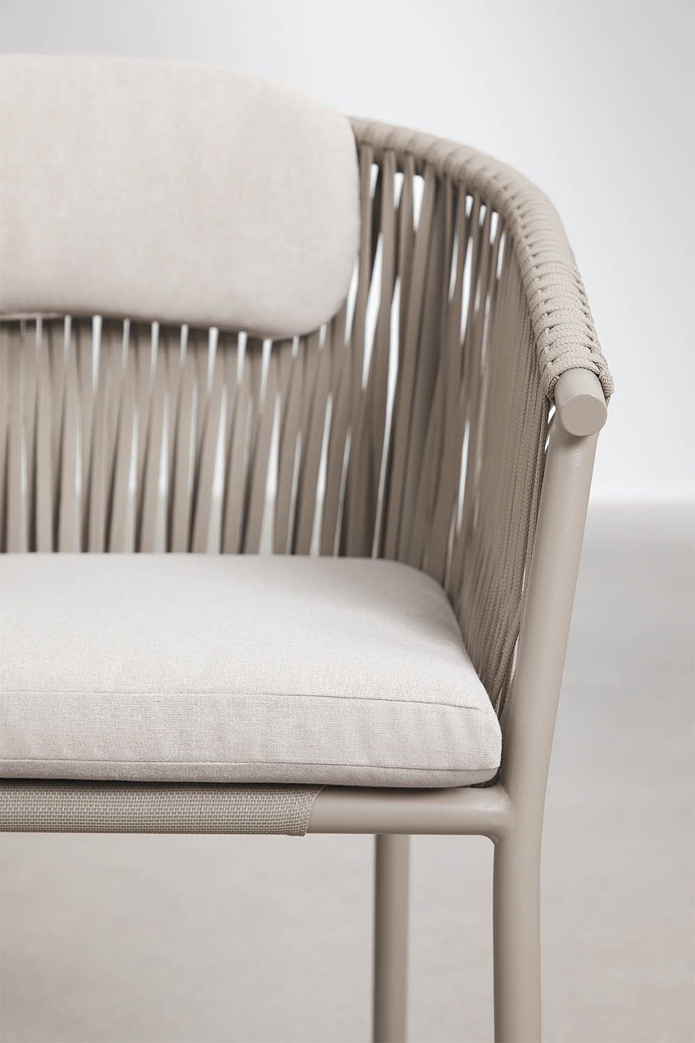 Chaise de salle à manger empilable avec accoudoirs en aluminium et corde tressée Ondina, image de la galerie 4