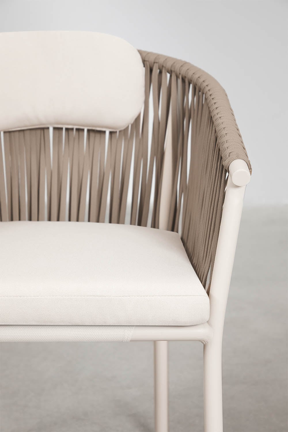 Pack de 2 chaises de salle à manger empilables avec accoudoirs en aluminium et corde tressée Ondina, image de la galerie 4