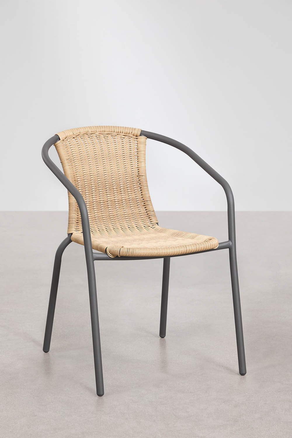 Pack de 2 chaises de salle à manger empilables avec accoudoirs en acier et rotin synthétique Kalymana, image de la galerie 1