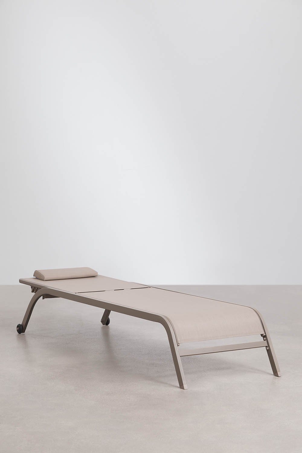 Chaise longue inclinable avec coussin Therys, image de la galerie 2