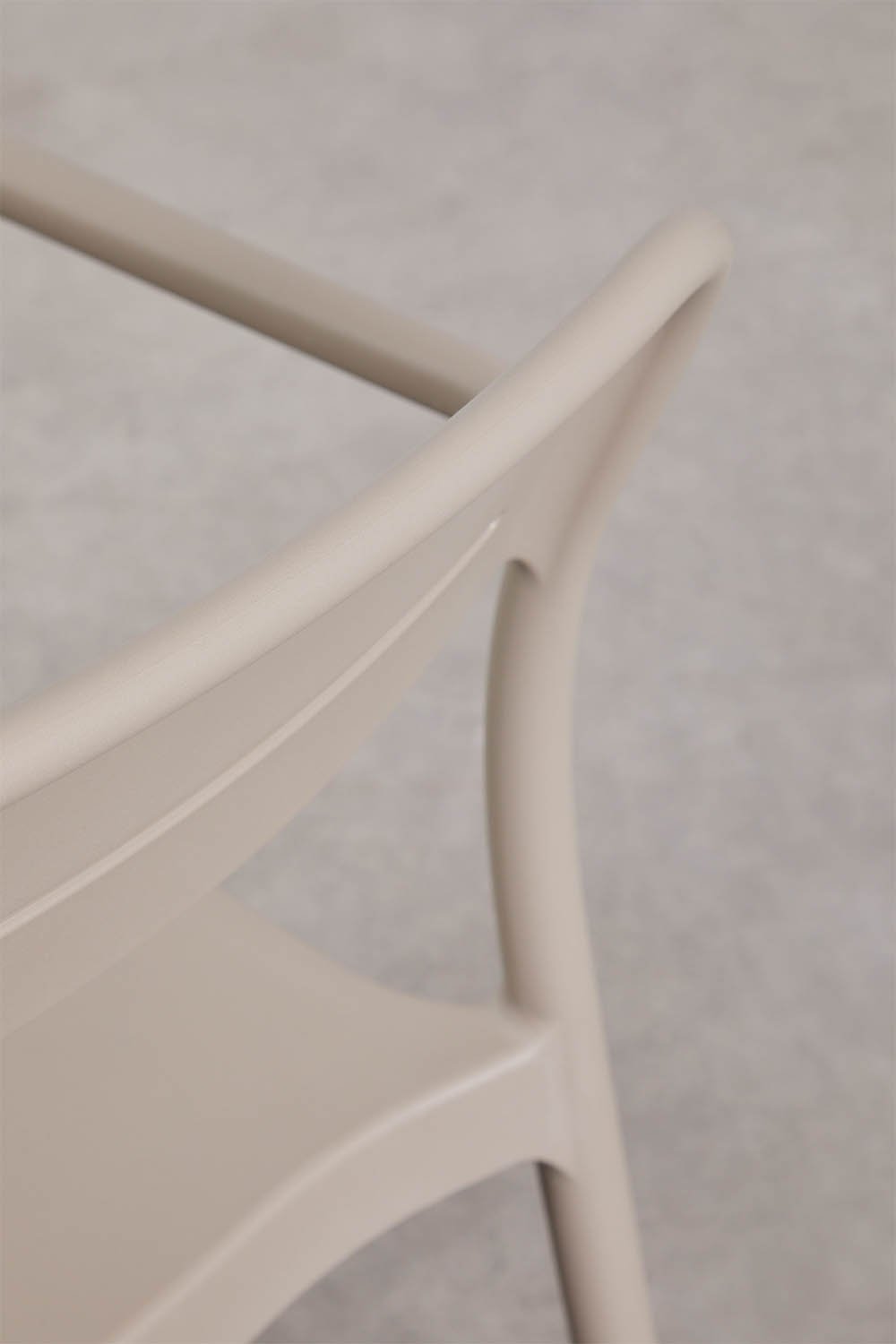 Chaise de salle à manger empilable avec accoudoirs en polypropylène Graneli, image de la galerie 5