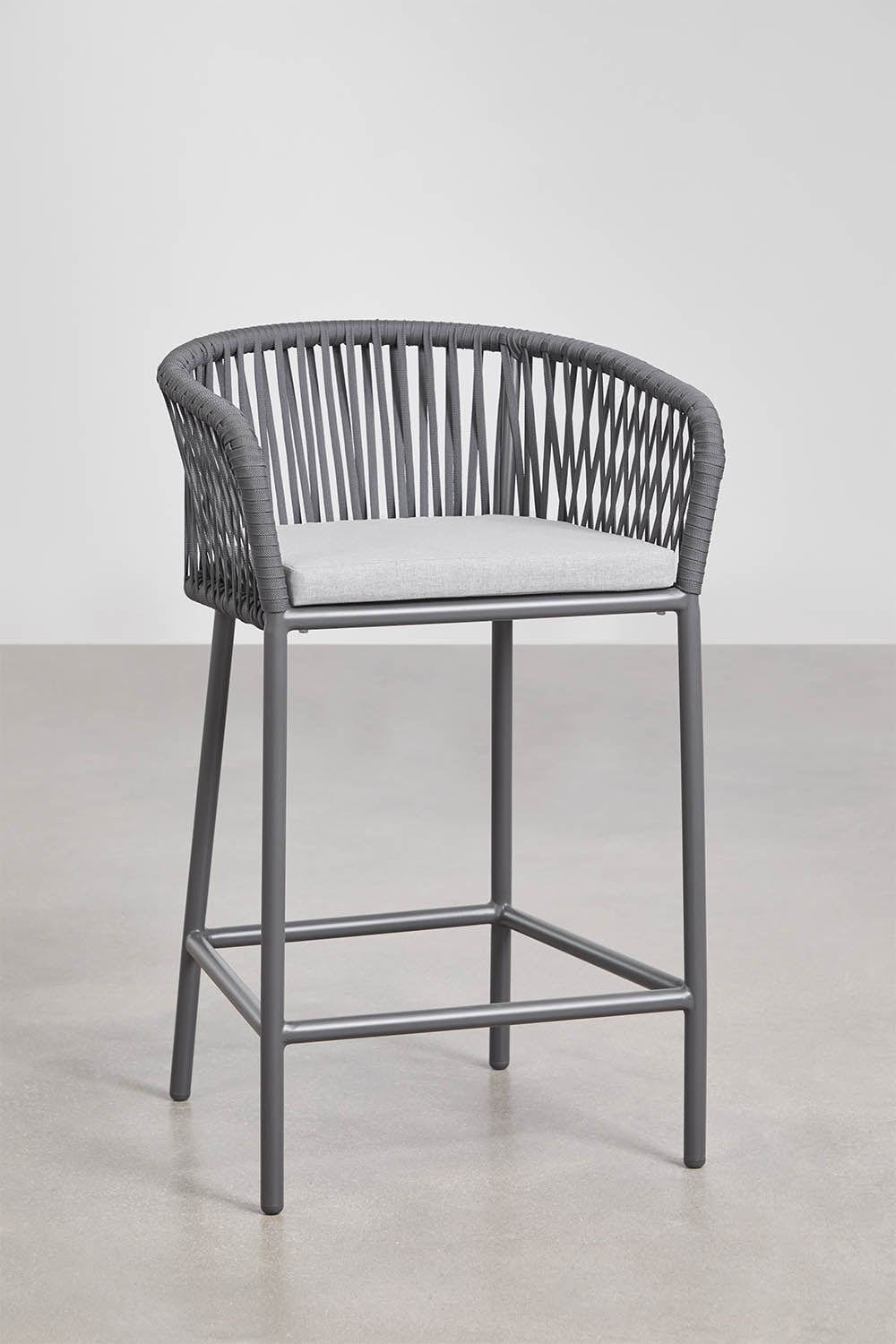 Tabouret haut avec accoudoirs en corde tressée Arhiza, image de la galerie 1