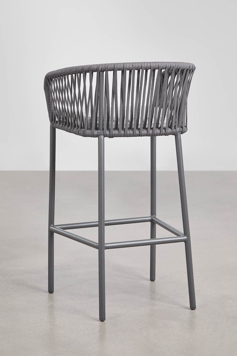 Tabouret haut avec accoudoirs en corde tressée Arhiza, image de la galerie 3