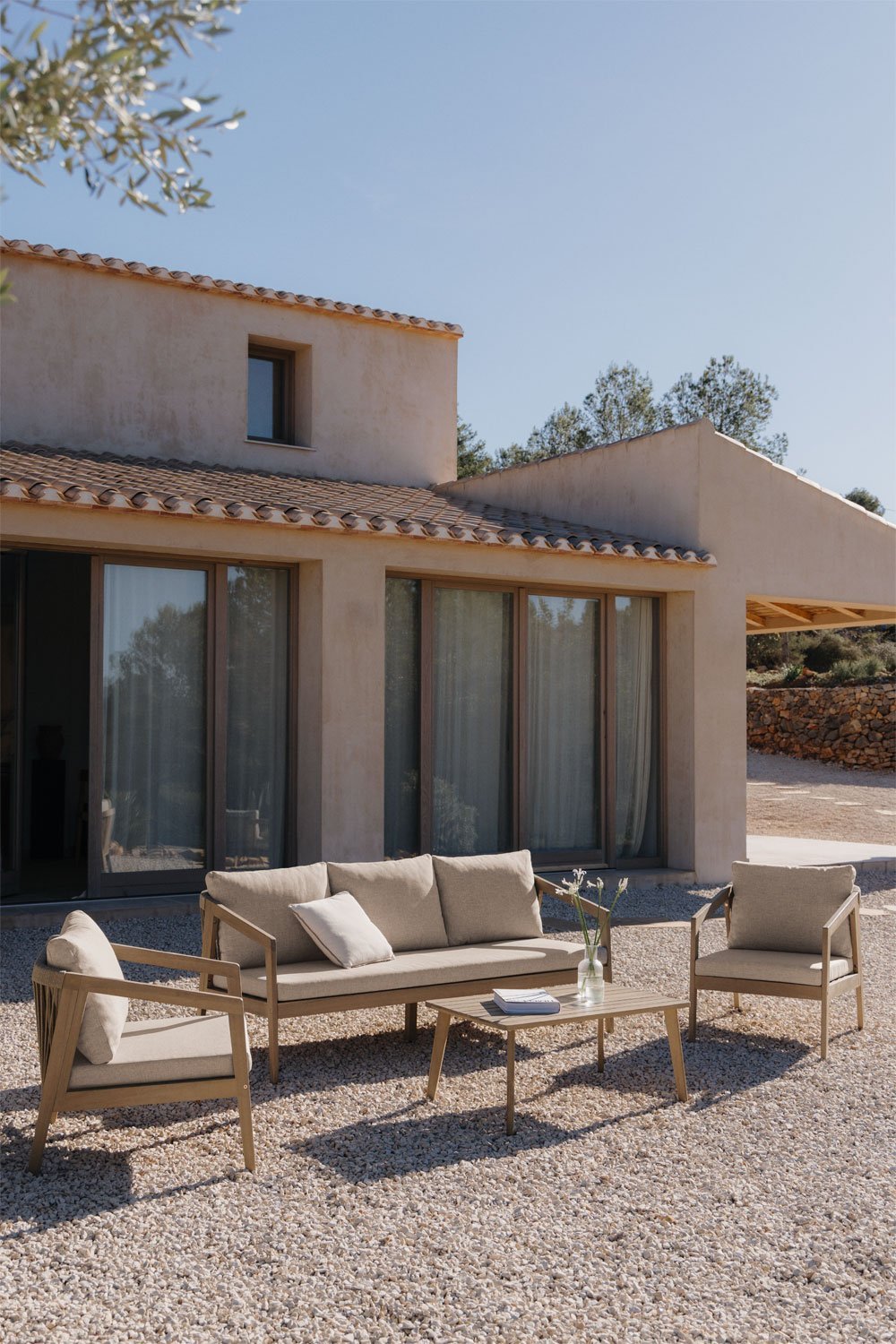 Ensemble de jardin avec canapé 3 places, 2 fauteuils et table basse en bois d'acacia et corde tressée Kaela, image de la galerie 1