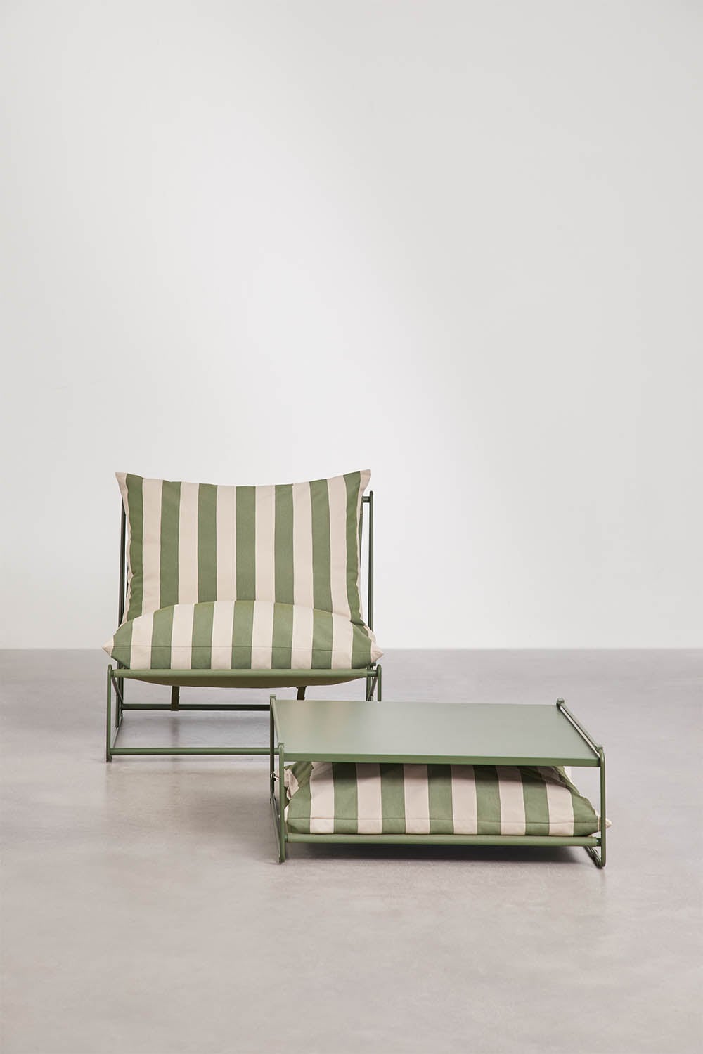 Ensemble de jardin avec fauteuil et table d'appoint convertible Amaro, image de la galerie 3