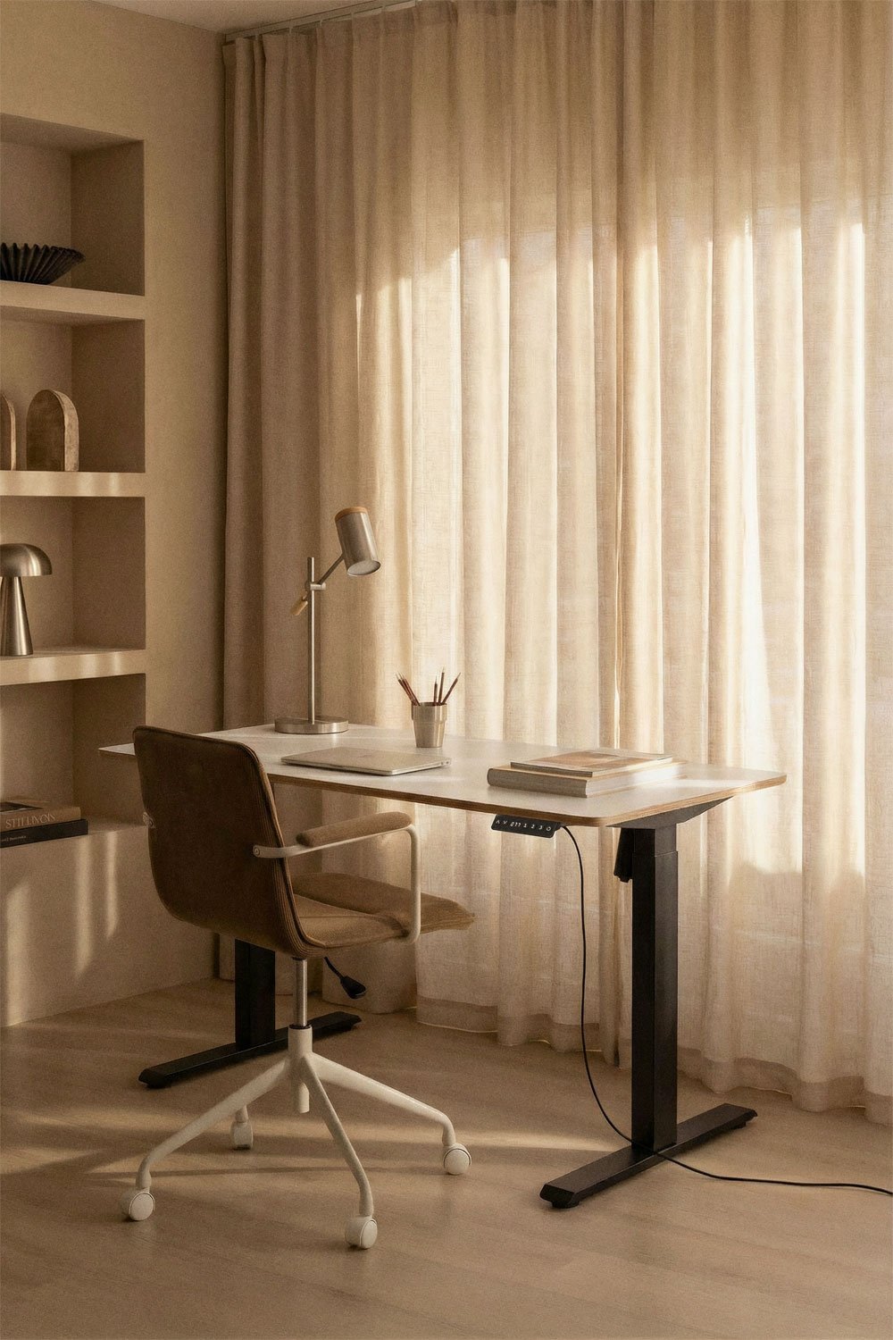 Bureau électrique rectangulaire réglable en hauteur avec fonction mémoire en bois et fer Serpi, image de la galerie 1