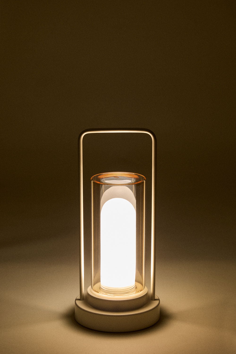 Lampe de table LED sans fil en fer et verre Sorlix, image de la galerie 3