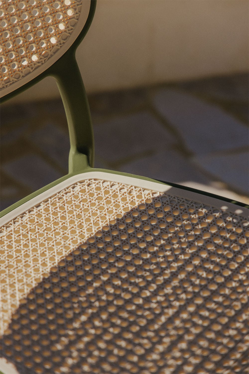 Pack de 4 chaises de jardin empilables en polypropylène Omara, image de la galerie 2