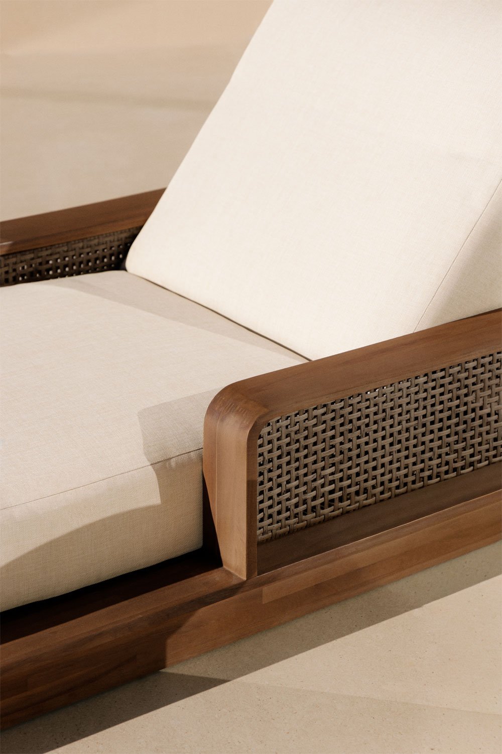 Chaise longue en bois d'acacia Noira, image de la galerie 2